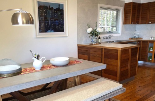 Maloneys Beach Casa | Relax at this cliff top retreat overlooking Long Beach.