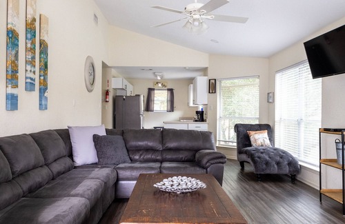 New Braunfels Chalet De Esquí | Relax at this Riverfront Retreat!