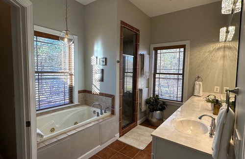 Whispering Pines Casa | Relax at this lake-front AND golf-front home for the US OPEN!