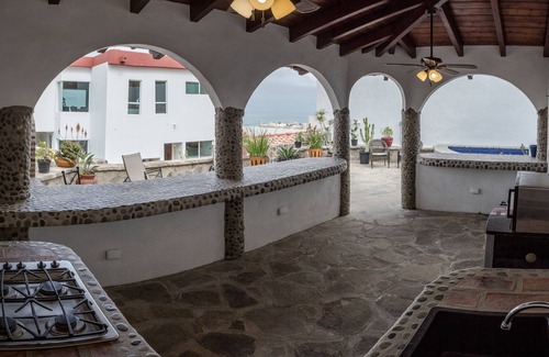 La Fonda Casa | Relax Baja - Casa con vista al mar con playa aislada, jacuzzi privado y piscina comunitaria