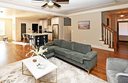 Auburn Casa | Relax by Chateau Elan, spacious 5-bedroom retreat awaits!