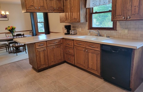 Albert Lea Casa | Relax by Fountian Lake, 3 bedroom beautiful home with large yard,