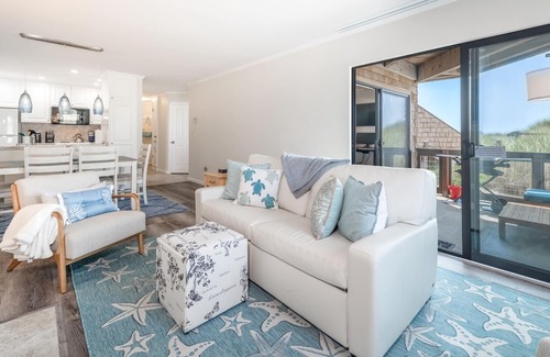 Pajaro Dunes Condominio | Relax by Monterey Bay, stay at our cozy Pajaro Dunes Condo