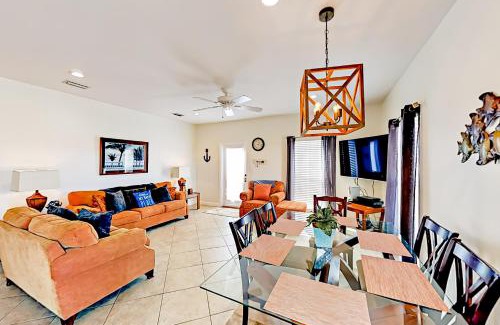 Fort Morgan Pines Casa | Relax by the Bay