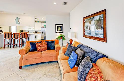 Fort Morgan Pines Casa | Relax by the Bay