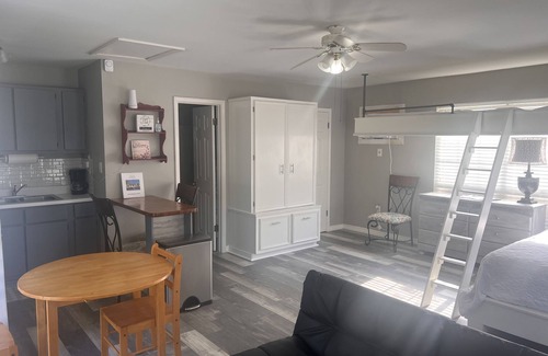 Long Beach Cabaña | Relax by the Gulf Coast, just 8 mins from Gulfport Beach
