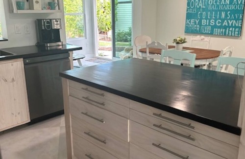 South Venice Casa | Relax by Venice Beach in this 2-bedroom retreat with Pool