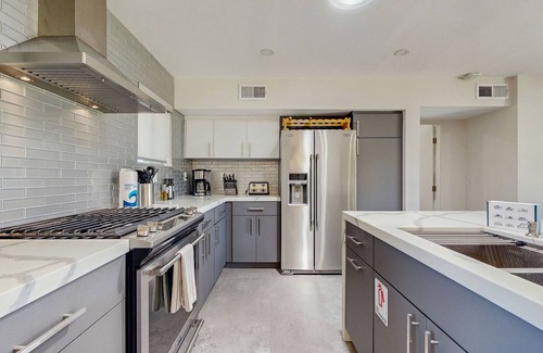 Araby Commons Condominio | Relax, dine, and explore with ease soak up the sunshine. Home is Dog Friendly.