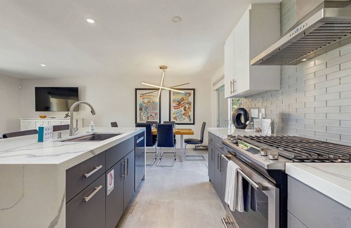 Araby Commons Condominio | Relax, dine, and explore with ease soak up the sunshine. Home is Dog Friendly.