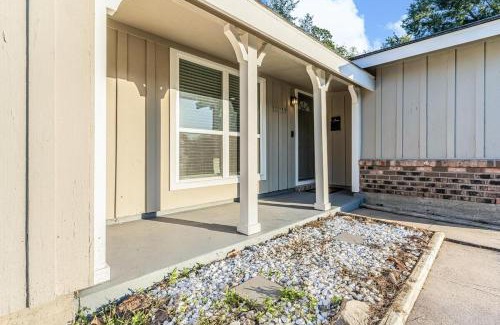 Central Southwest Casa | Relax & Enjoy, Spacious 3BR 2BA Patio & Garage