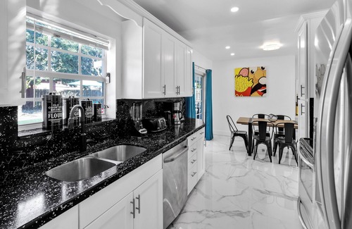 Driftwood Casa | Relax & Fun Hollywood Private Pool - Arcade Game