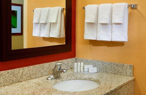 West Dundee Casa | Relax in 3 Family-Friendly Units, Pool, FREE Parking, Close to Santa's Village!