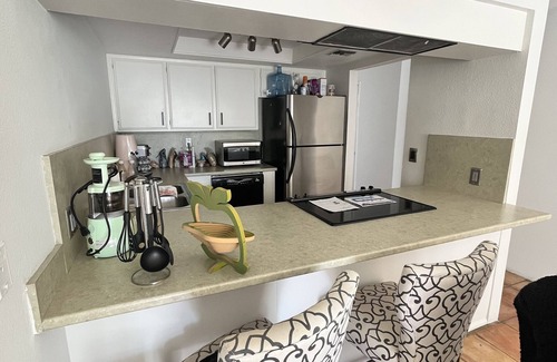 Baristo Condominio | Relax in a 2-Bedroom Oasis Steps from Downtown. Your Ideal Vacation Retreat!