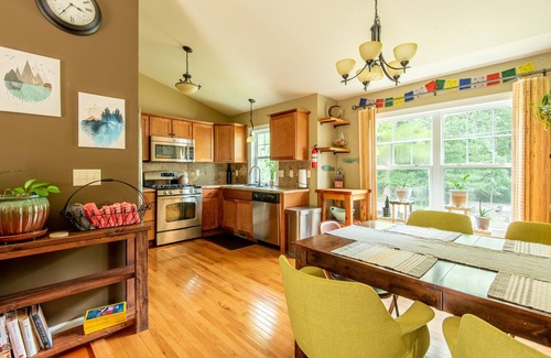 Como Casa | Relax in beautiful Lake Como. Less than 10 minutes to downtown Lake Geneva.
