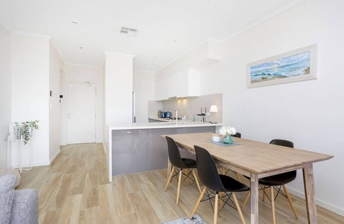 Scarborough Apartamento | Relax in blissful sun-soaked luxury by the beach!