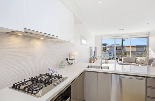 Scarborough Apartamento | Relax in blissful sun-soaked luxury by the beach!