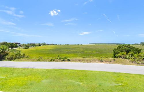 Oceanmarsh Subdivision Casa | Relax in Coastal Comfort - 2BR Harbor Island Retreat
