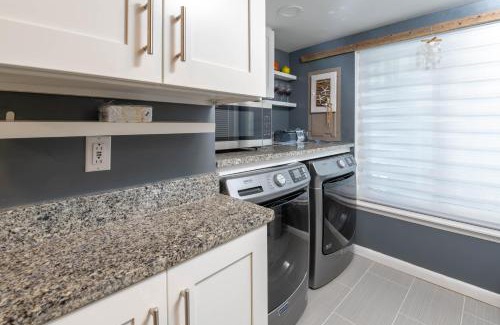 Oceanmarsh Subdivision Casa | Relax in Coastal Comfort - 2BR Harbor Island Retreat