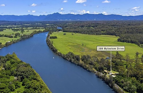Mylestom Cabina | Relax in comfort and get back to nature in 1 of 4 waterside Cabins