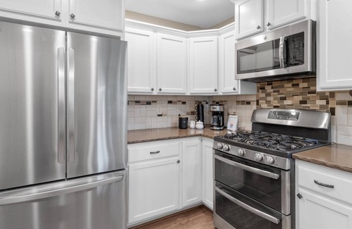 Eagle Casa | Relax in DOG-Friendly Modern Farmhouse Stye | A Stroll Away from Downtown Eagle! BBQ & Patio!
