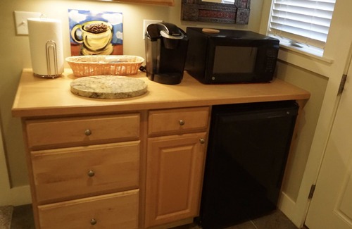 Brevard Apartamento | Relax in downtown Brevard.
