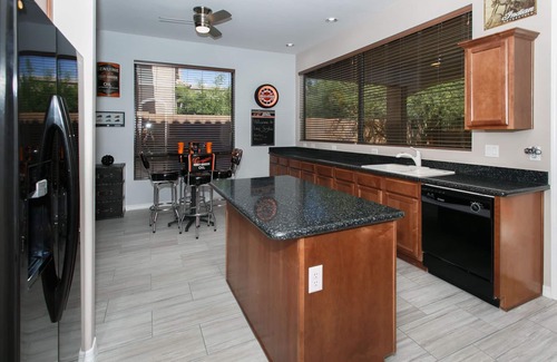 Thunder Mountain Casa | ¡¡Nuevo!! ¡Relájate al estilo Harley! Duerme 12! Piscina comunitaria climatizada! Hermosa zona !!