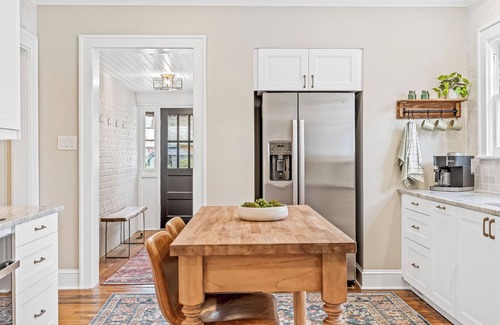 Burlington Casa | Relax in Historic Downtown Burlington | The Fogleman House | Minutes from Elon