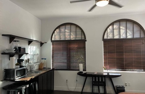 Northeast Miami Hotel | Relax in Historic Miami Neighborhood - 5Z