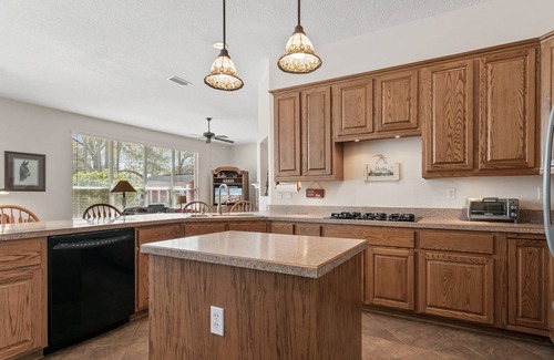 Middleburg Casa | Relax in our cozy 3 BR home with a spacious master suite with soaking tub, large yard, pool, BBQ