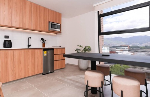 San Diego Apartamento | Relax in Style - 1BR Poblado Apt w/Jacuzzi & WiFi