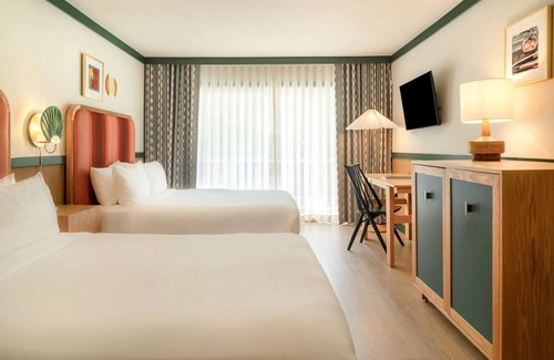 Palm Springs Hotel | Relax in Style | 4 Palm Springs Rooms w/ Scenic Mountain View | Parking | Pool