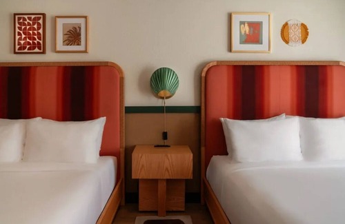 Palm Springs Hotel | Relax in Style | 4 Palm Springs Rooms w/ Scenic Mountain View | Parking | Pool
