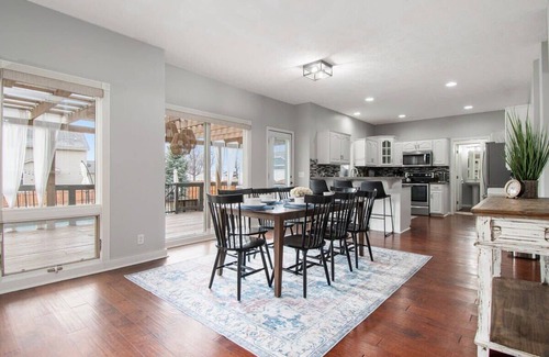 Jefferson Casa | Relax in Style! 5BR Home, Hot Tub & Games!