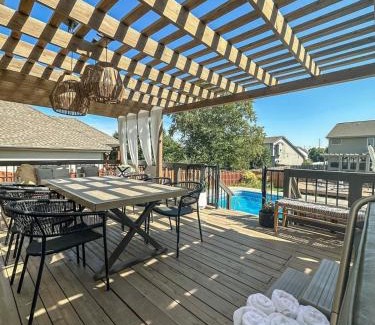 Jefferson Casa | Relax in Style 5BR Home Hot Tub & Games