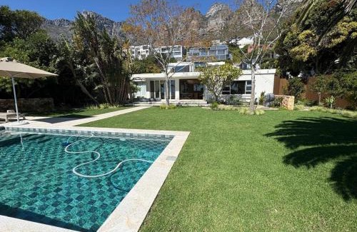 Camps Bay Villa | Relax in Style at this Stunning Villa in Camps Bay, Cape Town