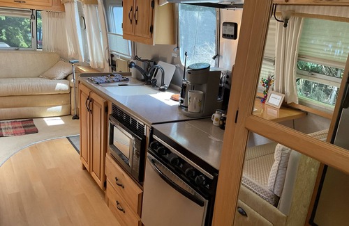 Fitzwilliam Casa | Relax in Style – Luxury Airstream Glamping Getaway Waterfront on Sportsmans Pond