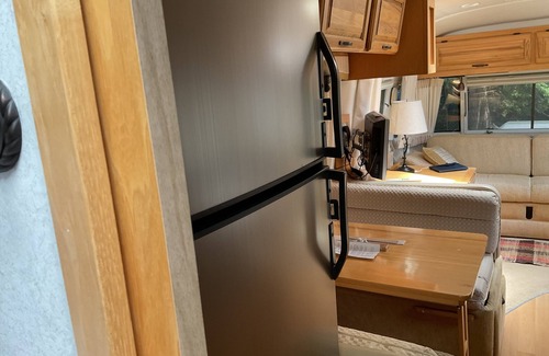 Fitzwilliam Casa | Relax in Style – Luxury Airstream Glamping Getaway Waterfront on Sportsmans Pond