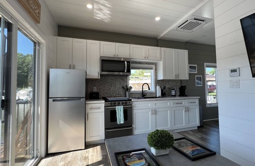 South Haven Alquiler De Eote | Relax In Style On The Water In South Haven Michigan.