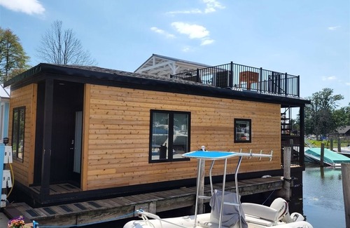 South Haven Alquiler De Eote | Relax In Style On The Water In South Haven Michigan.