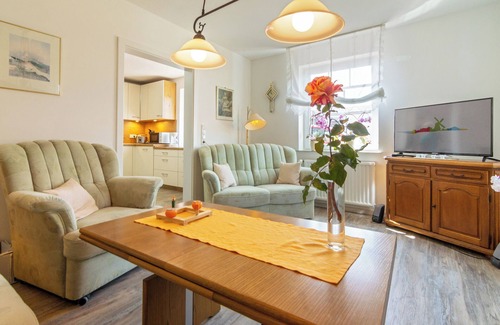 Dornumergrode Apartamento | Relax in the wheelchair-friendly Huus op de Wurf in Dornumergrode