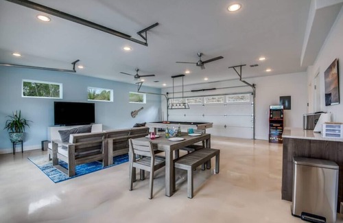 Canyon Lake Casa | Relax in this Hillside Home with Canyon Lake Views
