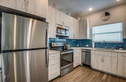 Canyon Lake Casa | Relax in this Hillside Home with Canyon Lake Views
