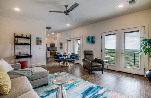 Canyon Lake Casa | Relax in this Hillside Home with Canyon Lake Views