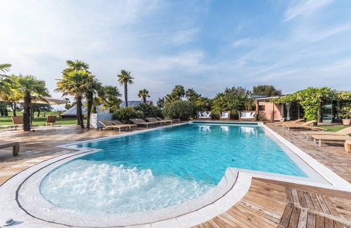 Roncade Villa | Relax and recharge in this oasis This villa for exclusive use