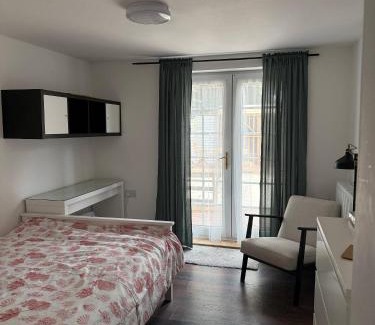 Brunel Casa | Relax in Uxbridge with Private Room Garden Access