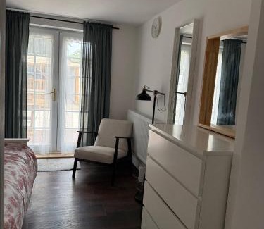 Brunel Casa | Relax in Uxbridge with Private Room Garden Access