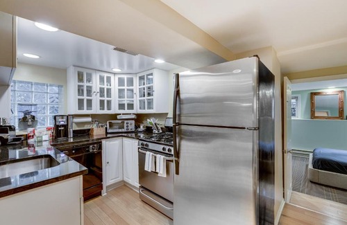 Pulaski Park Apartamento | Relax in Winter Park - You Will LOVE the Garden Access and the Classic, Comfortable Feeling apts