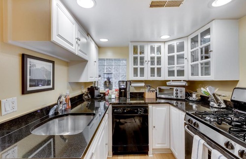 Pulaski Park Apartamento | Relax in Winter Park - You Will LOVE the Garden Access and the Classic, Comfortable Feeling apts