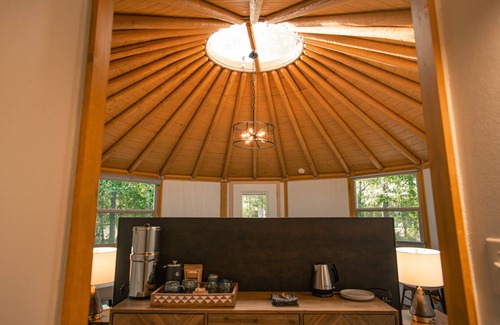 Bastrop Cabina | ¡Relájate en tu propia cabaña aislada de Yurt ubicada en una propiedad de más de 200 acres!