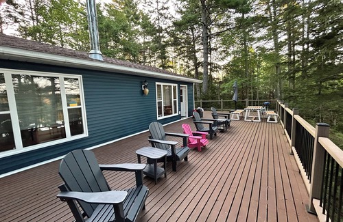 LaBelle Cabina | Relax Lakeside! Family Friendly Cottage! Beaverdam Lake, Labelle Nova Scotia
